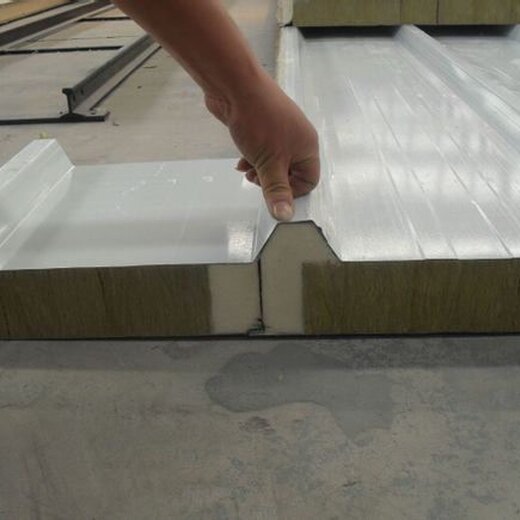 廣東湛江生產聚氨酯封邊瓦楞板價格,聚氨酯封邊屋面板